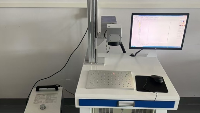 小型激光切割机演示视频