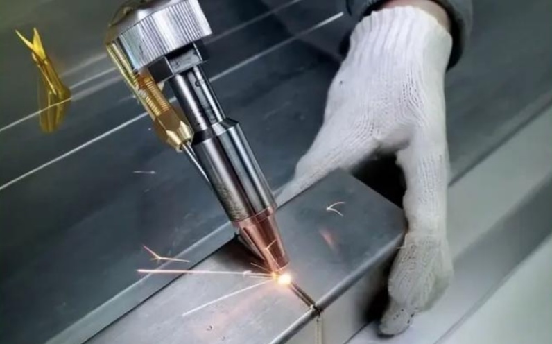 光纤激光焊接在新能源汽车制造中的应用