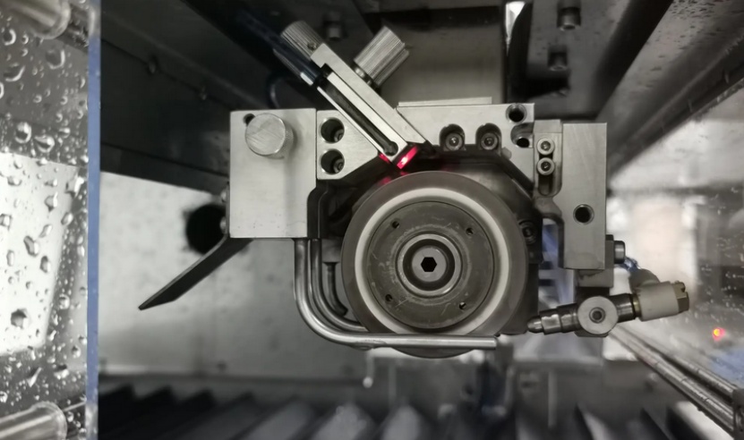 精密划片机在晶圆厂的自动化集成应用