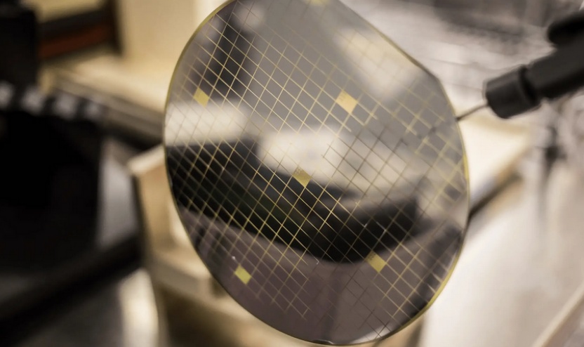 精密划片机价格构成：主机+刀片+控制系统为核心