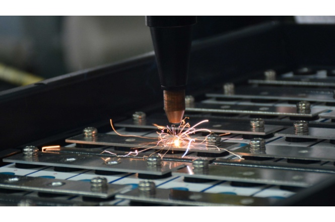 光纤激光焊接机在电梯门板焊接中的应用案例