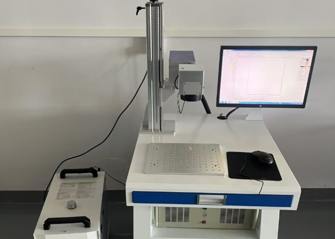 在线镭雕二维码清晰度对比：PCB与COB的分析