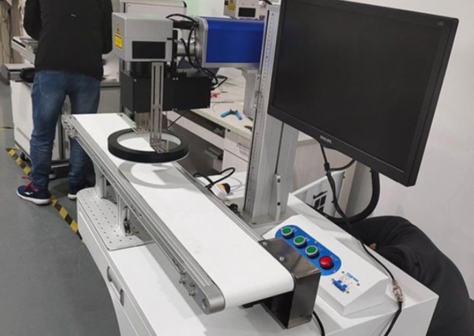 PCB在线镭雕机选型指南：速度、精度与MES集成的关键考量